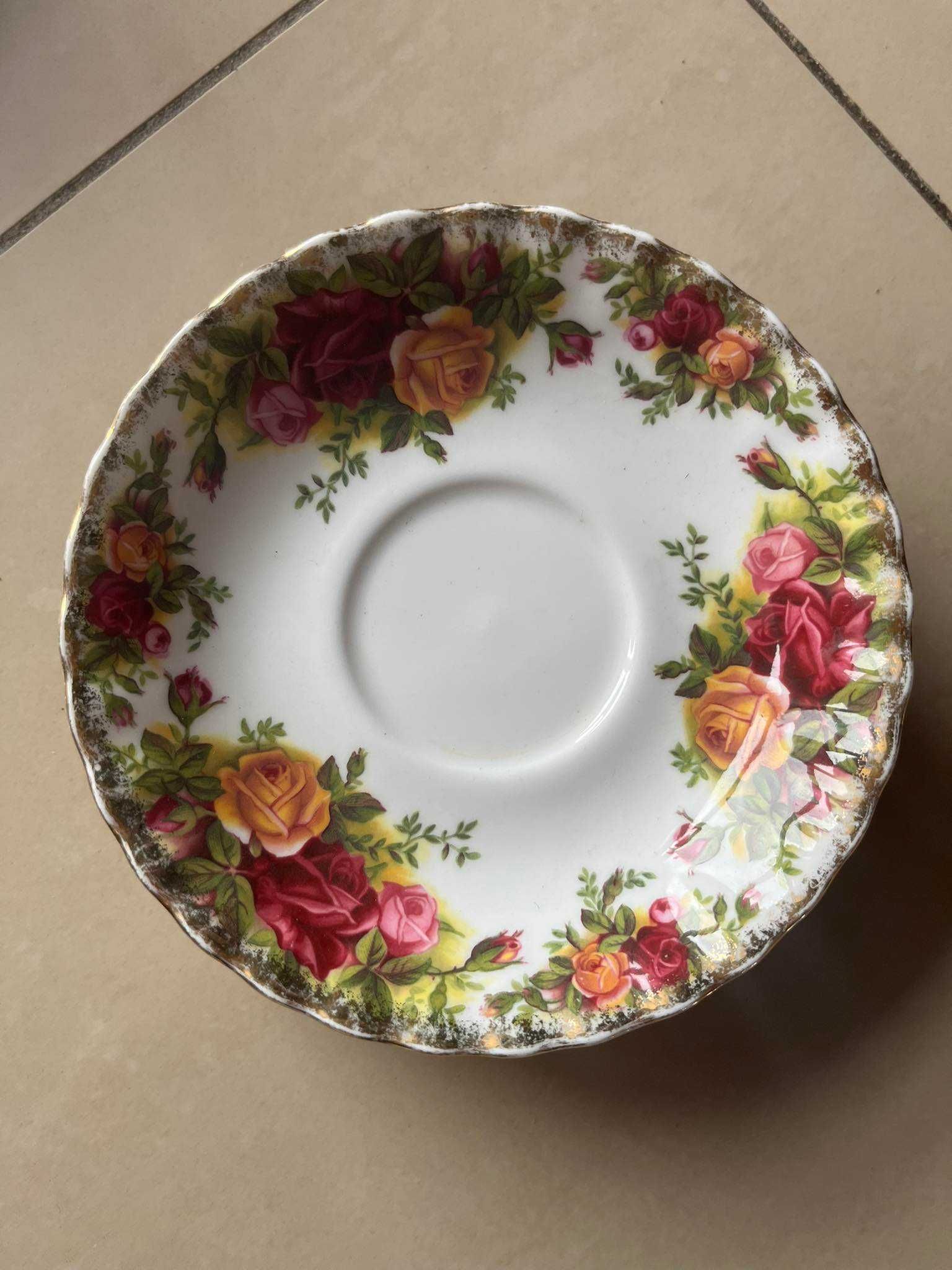 Talerzyk spodek porcelana Royal Albert Old Country Roses