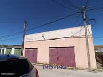 Moradia Bi Familiar T3 + T1 com garagem na Baixa da Banheira