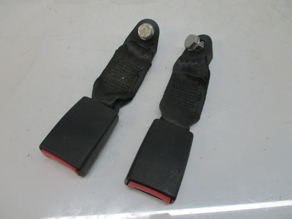 Encaixe de cinto trás direito FORD Ka (RU8)