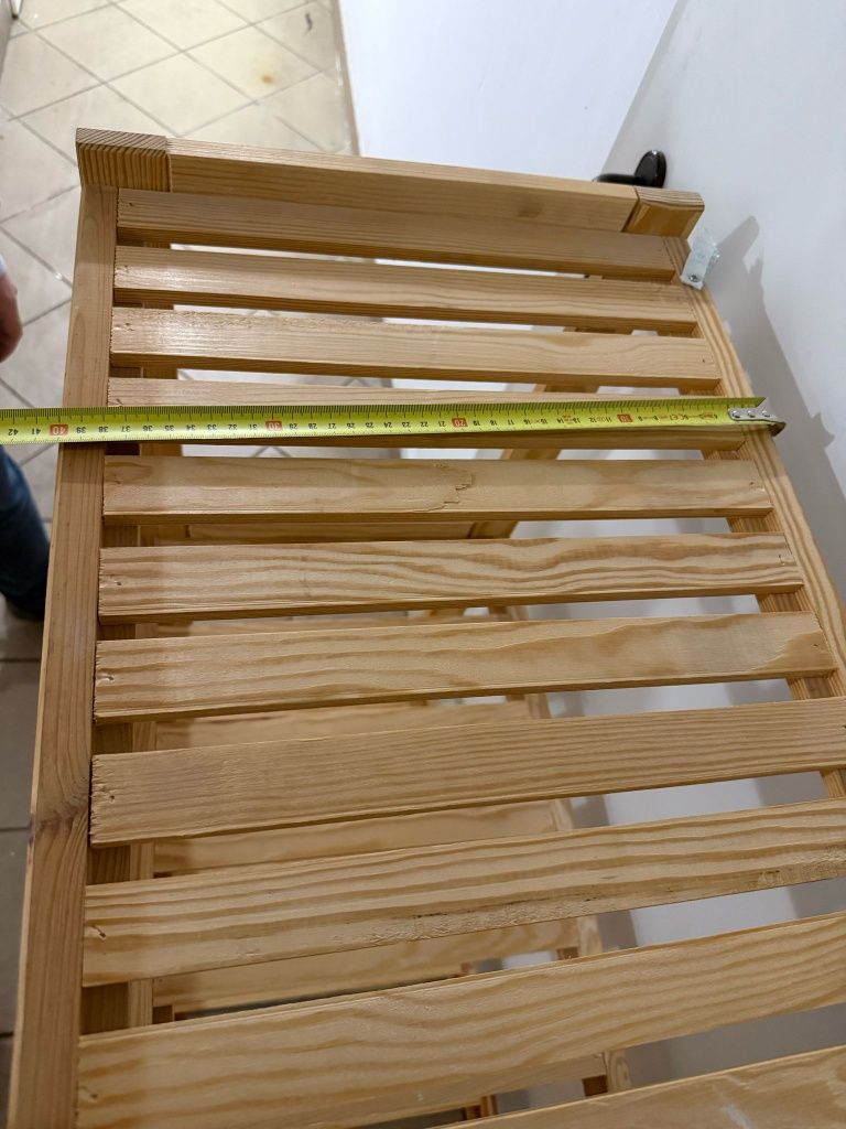 Regał szafka stojak drewniany z półkami uchwytami do ściany ikea