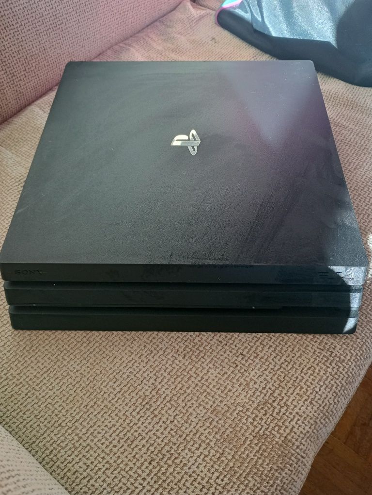 Ps4 Pro 1T em ótimo estado