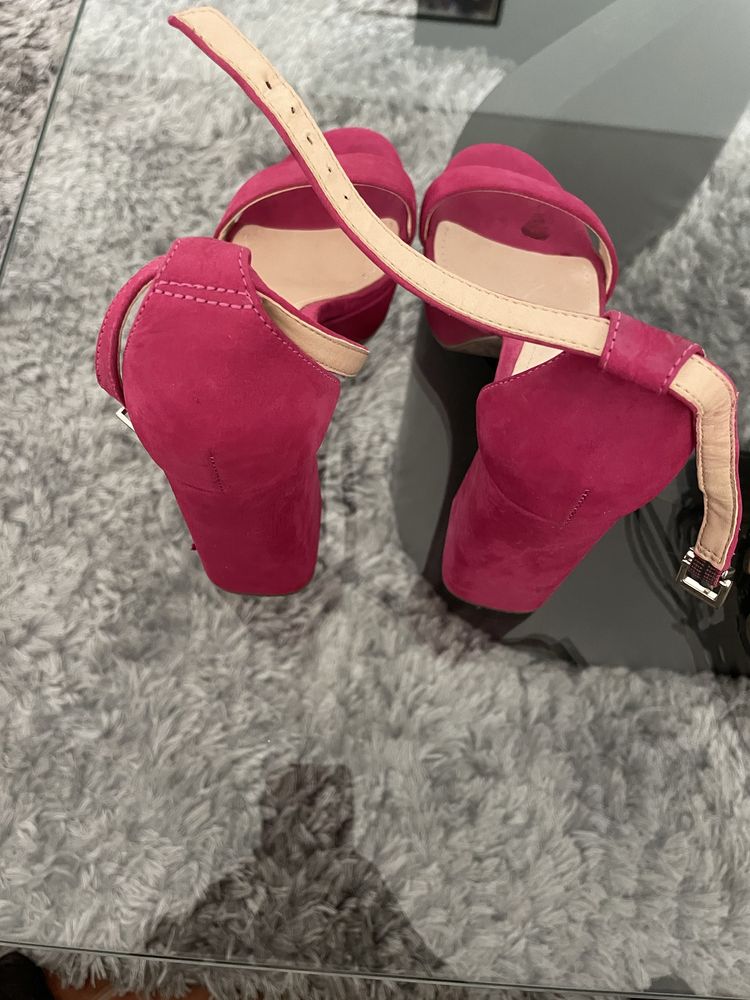 Sapato alto schutz