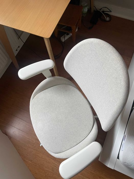 HATTEFJÄLL
Krzesło biurowe z podłokietnikami, Gunnared beżowy/biały