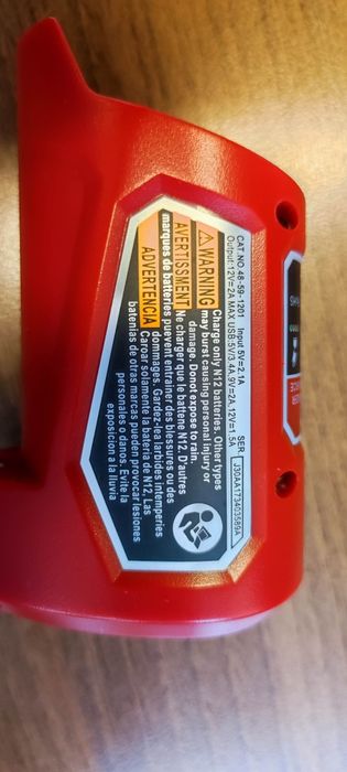 Ładowarka Power bank z QC3 adapter USB Milwaukee M12