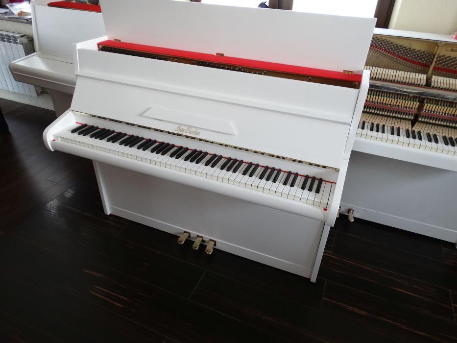 pianino biale May berlin od Pianodesign