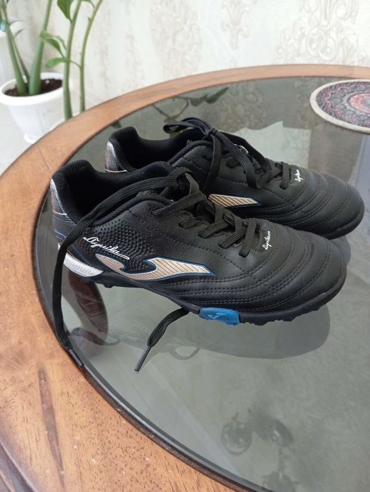 Продам футзалки joma