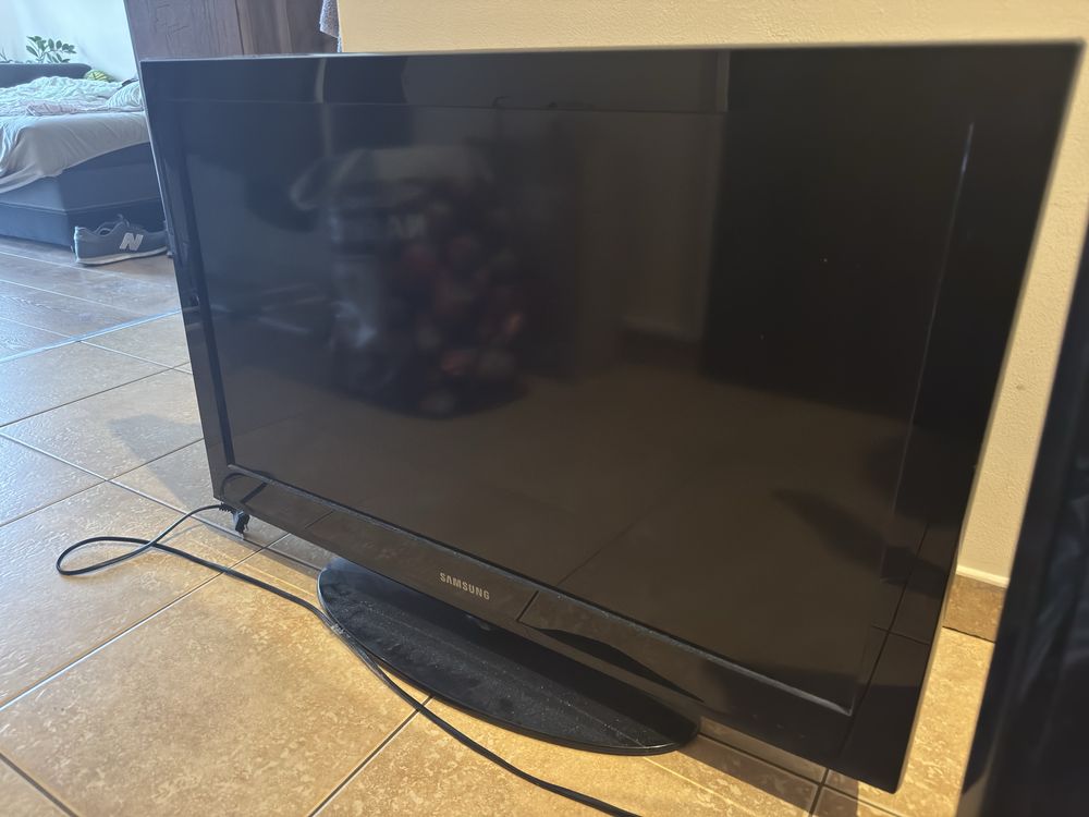 DWA Telewizory Samsung 32 cale Led i LCD Plus Monitor Samsung