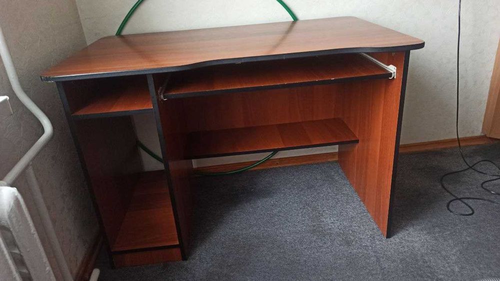 Стіл комп'ютерний, письмовий