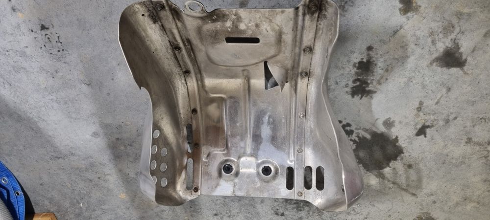 Honda Africa Twin 750 miska pod silnik osłona silnika