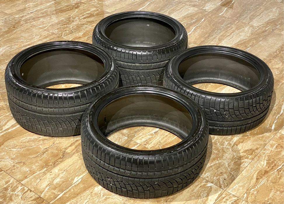 Продам комплект зимової гуми 255/35 285/30 R19 Nokian WR A4