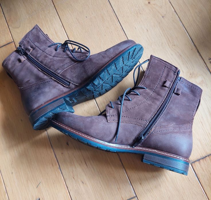 Botki Tamaris skóra naturalna nubuk
Rozmiar 40