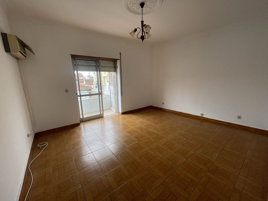 Oportunidade no Montijo! T2 com Terraço e Varandas perto de tudo