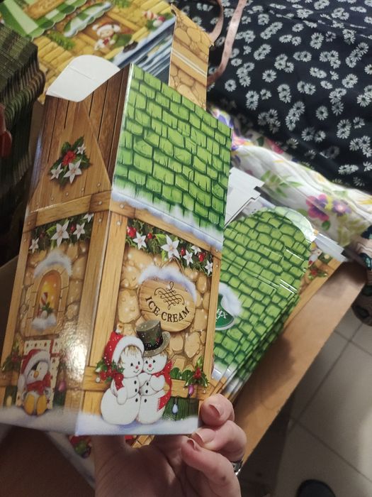 Коробка подарункова нова