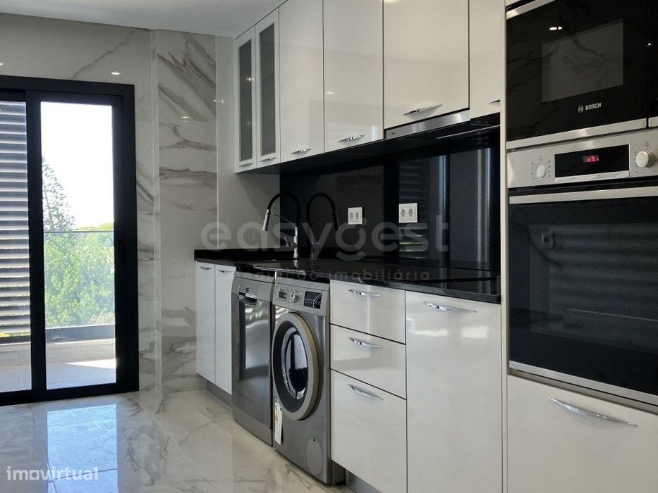 Apartamento T2 novo num prédio de 3 andares no Centro de Faro