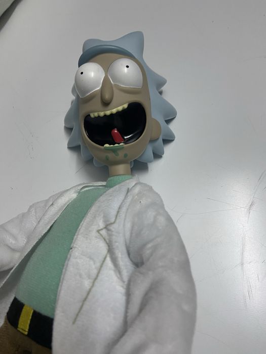 Peluche rick em bom rstado