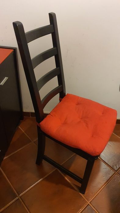 6 Cadeiras de costas altas em madeira