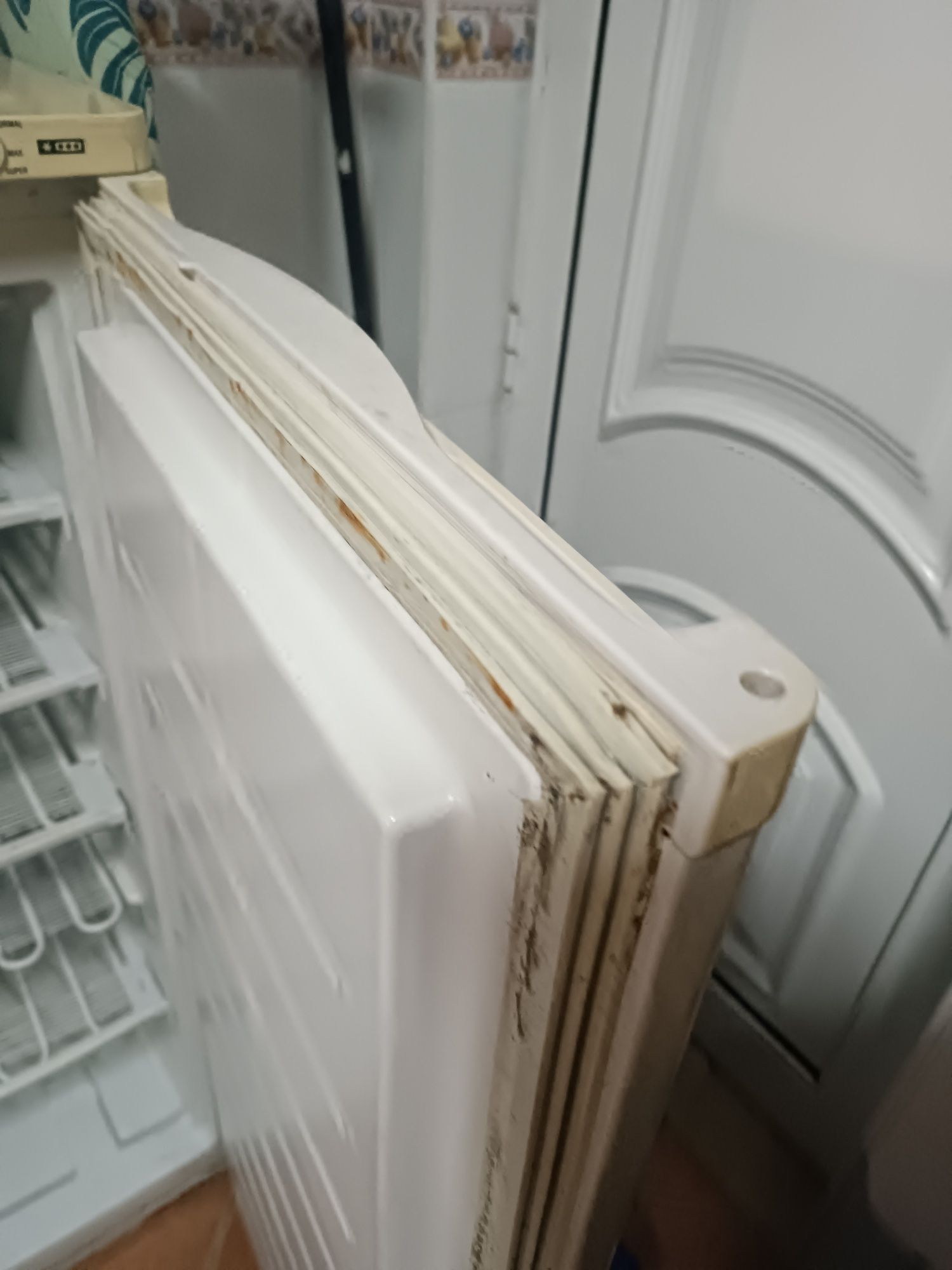 Conjunto Arca congeladora e Combinado Frigorífico Indesit TAA 5 V 1