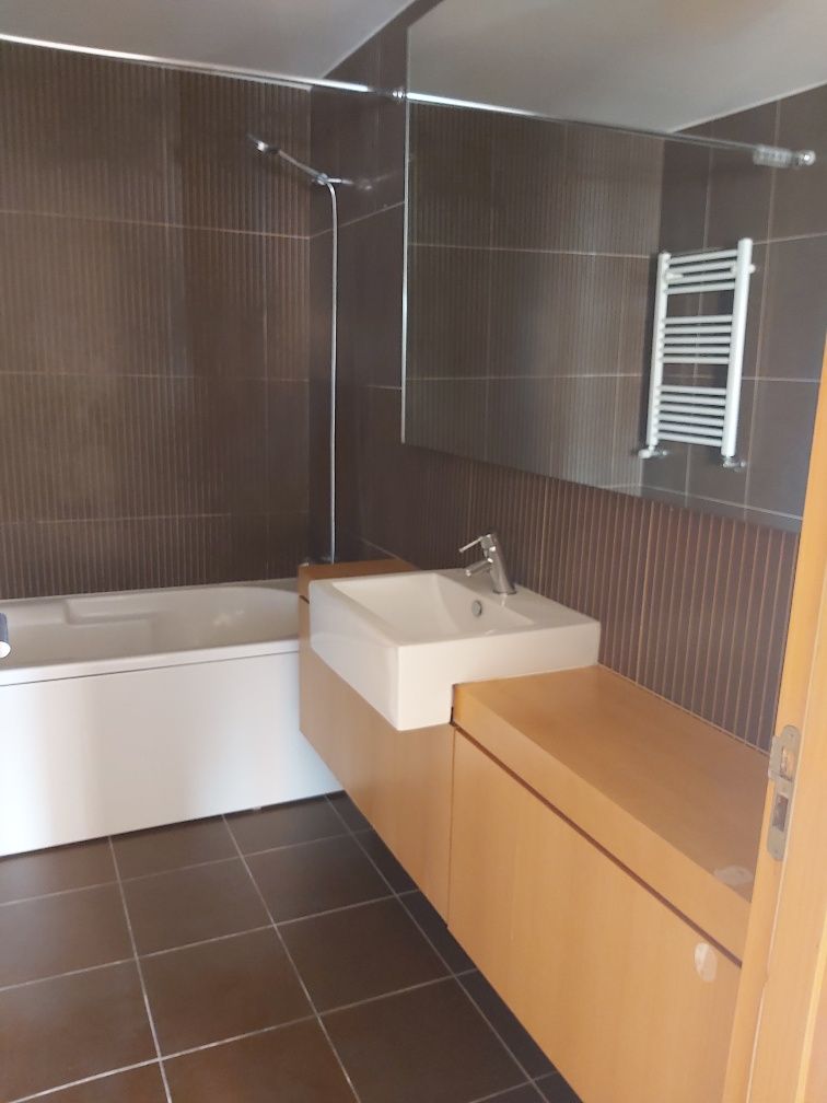 T1- com garagem e bem localizado.