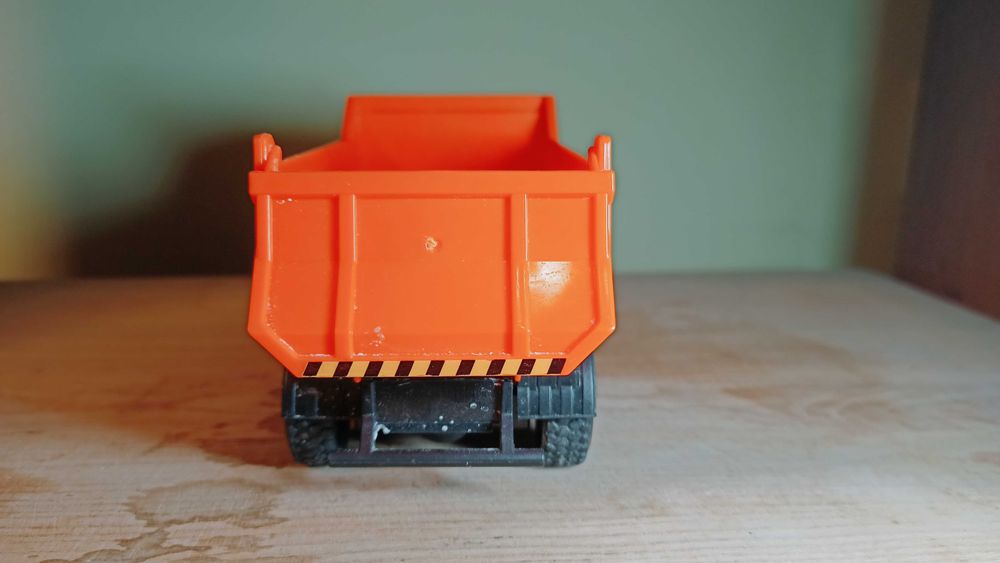 Жовтогарячий самоскид машинка 1/32 - 1/38. Вантажівка.