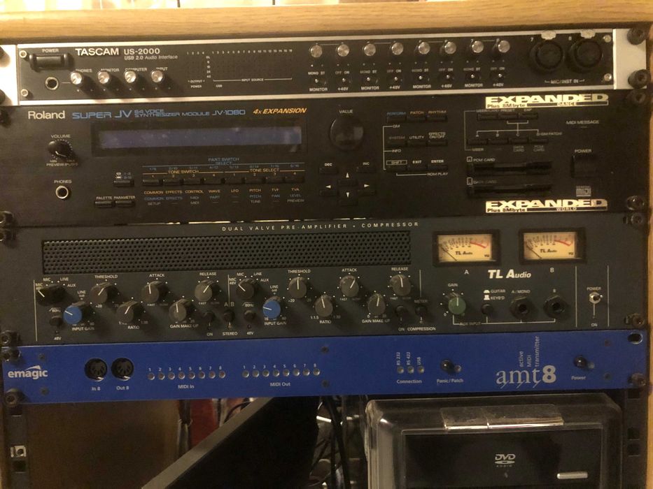 Roland JV1080 + TL Audio Valve Comp + Tascam US2000 + Interface Midi