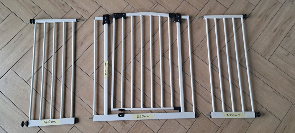 Barierka zabezpieczającą do drzwi i schodów 130cm