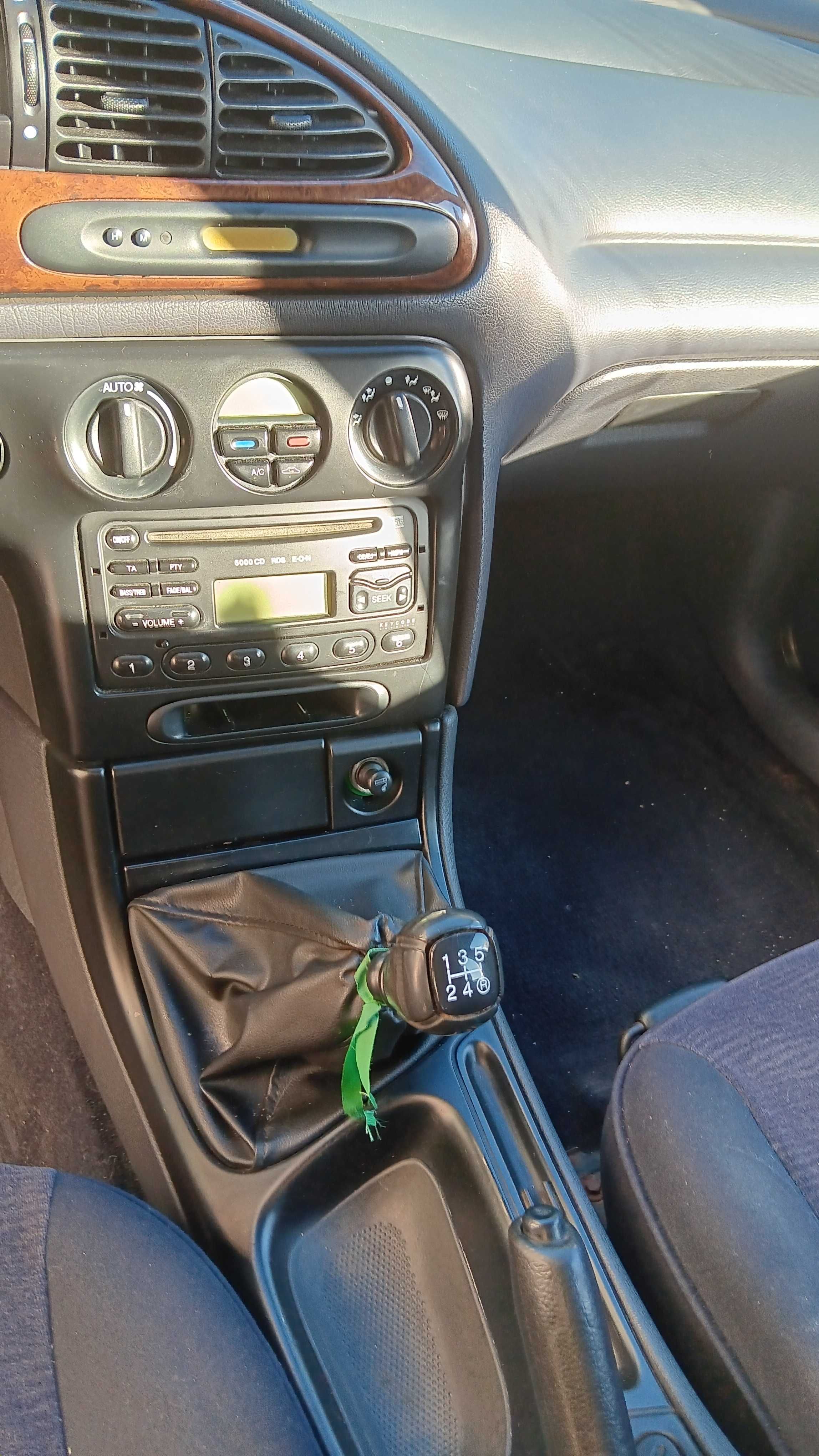 Vendo ford mondeo 1998 avaria na bomba injetora. 400€
