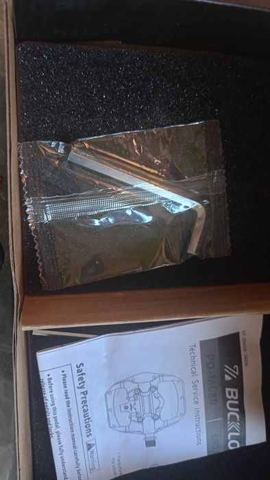 Wyprzedaż.. Nowe pedały rowerowe BUCKLOS SPD PD-M680