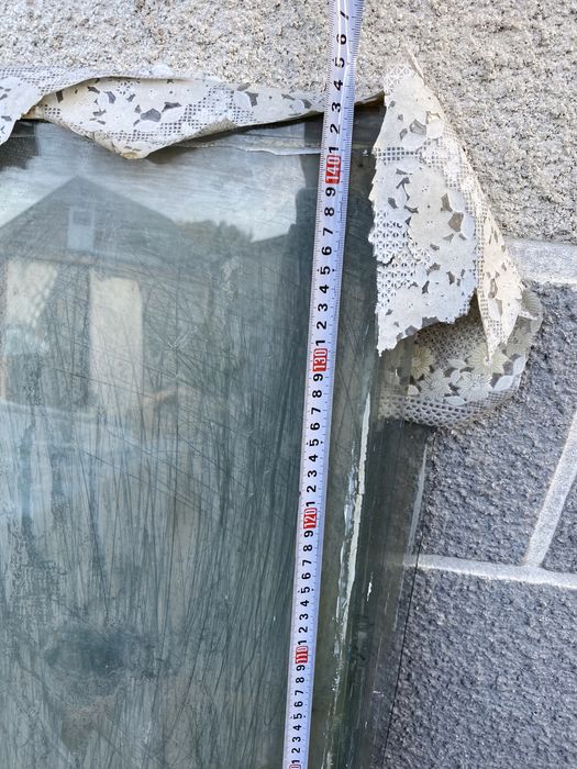 Скло б/у віконних рам.