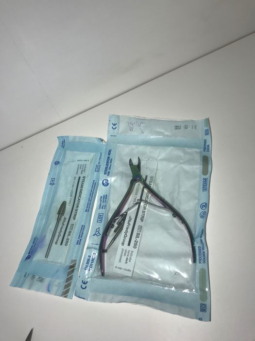 Zestaw cążków, frezów i nożyczek do paznokci