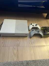 Xbox one S c/ 3 comandos