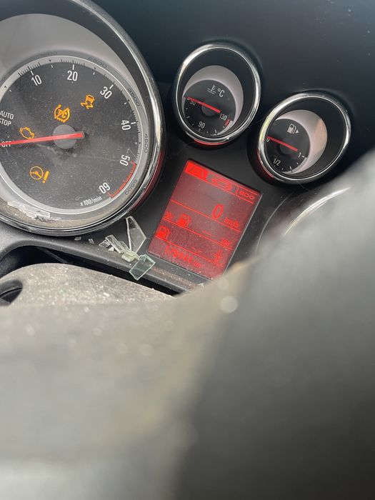 Продам Опель астра j 1,6cdti