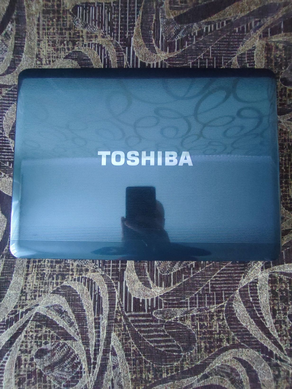 Toshiba у відмінному стані. Хороший звук harman/kardon