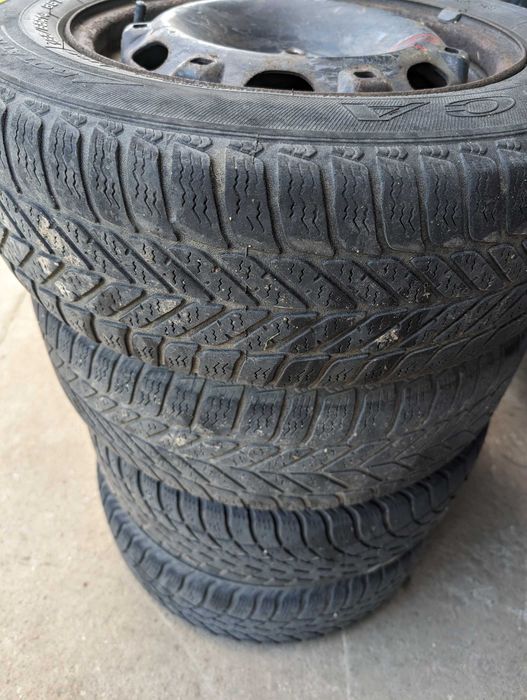 Komplet opon zimowych plus felgi 14" w komplecie