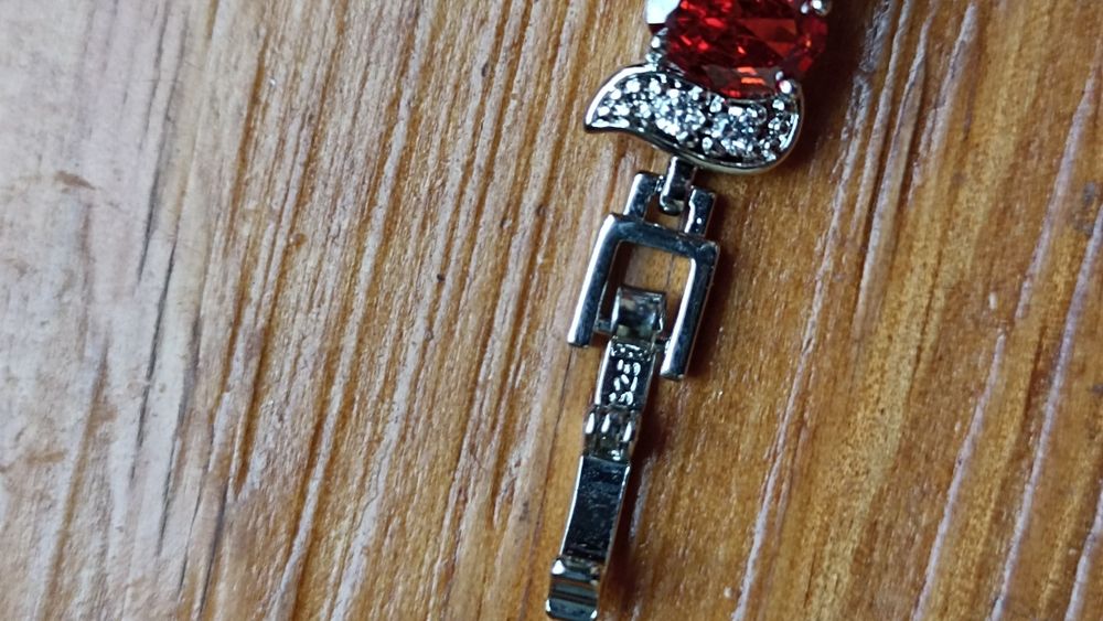 Браслет червоний гарний   без дефектів