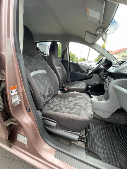 Suzuki Alto автомобіль