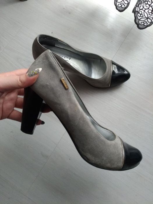 Buty na obcasie szpilki eleganckie szare z czarnymi wstawkami rozm. 40