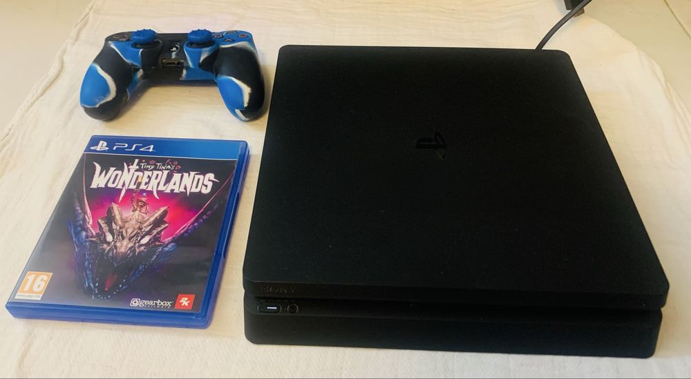 Playstation 4 Slim 1TB em excelente estado com 1 comando