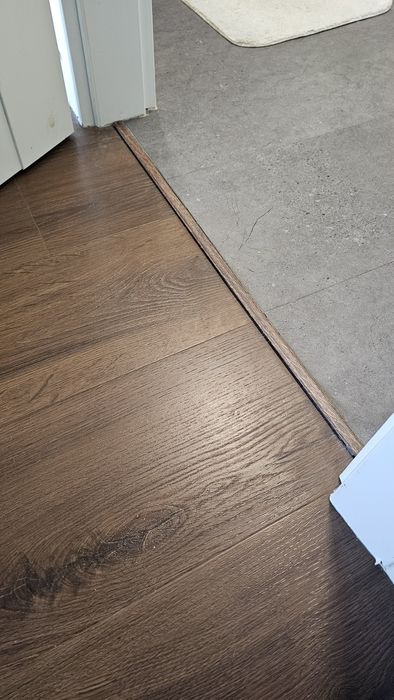 Usługi układania paneli podłogowych