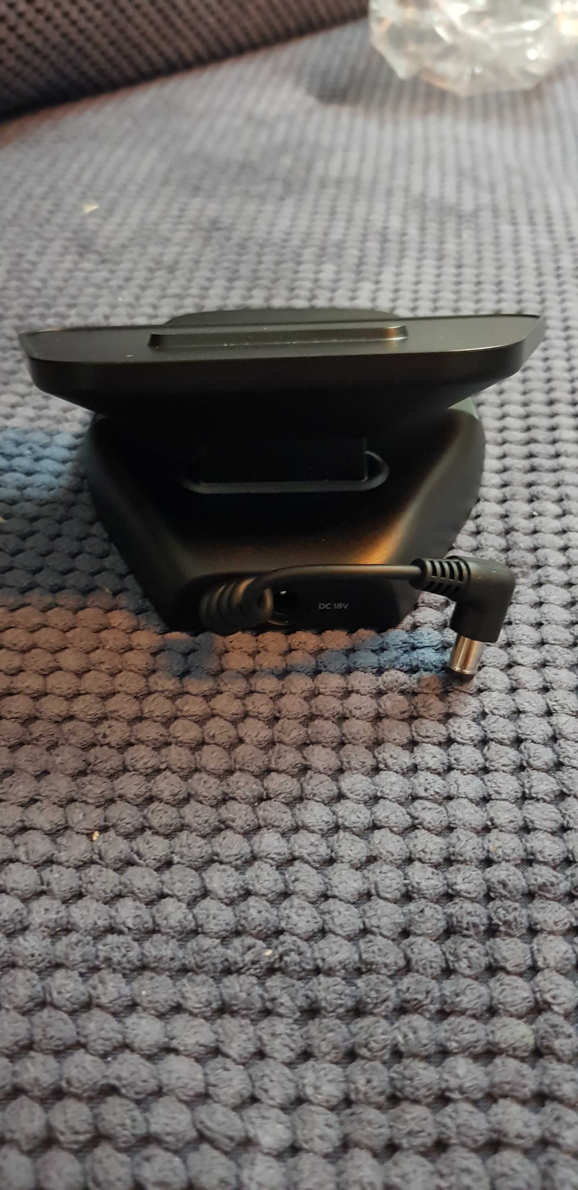 Podstawa do Amazon Echo Show 8 z ładowarką indukcyjną do telefonu