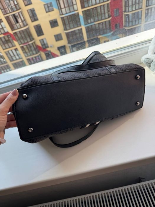 Сумочка-шопер Guess