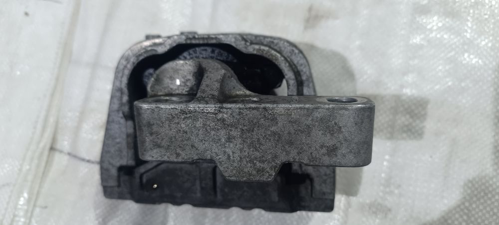 Подушка двигателя volkswagen touran