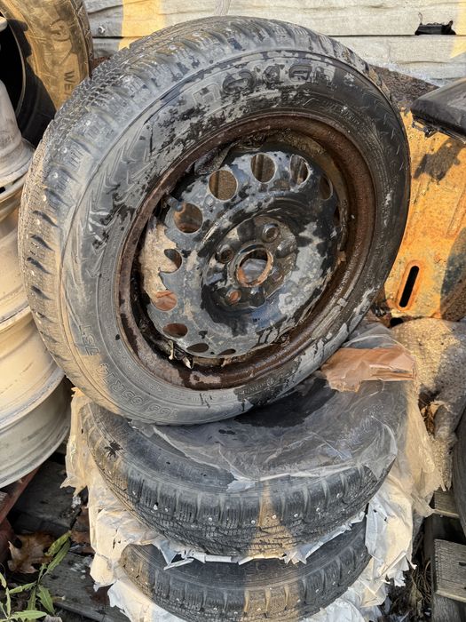 Продам комплект зимней резины 155/65 14 Nokian на дисках