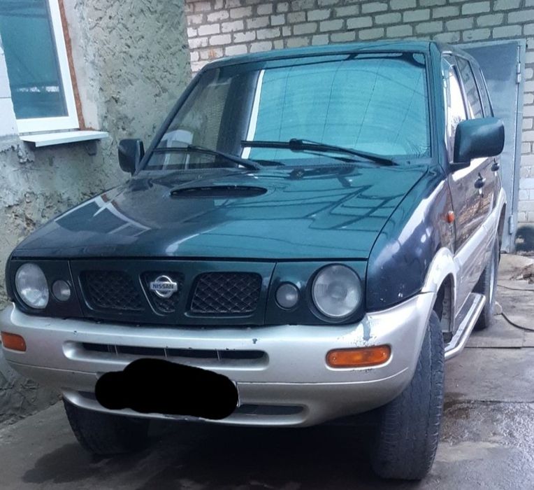 Автомобіль Нісан