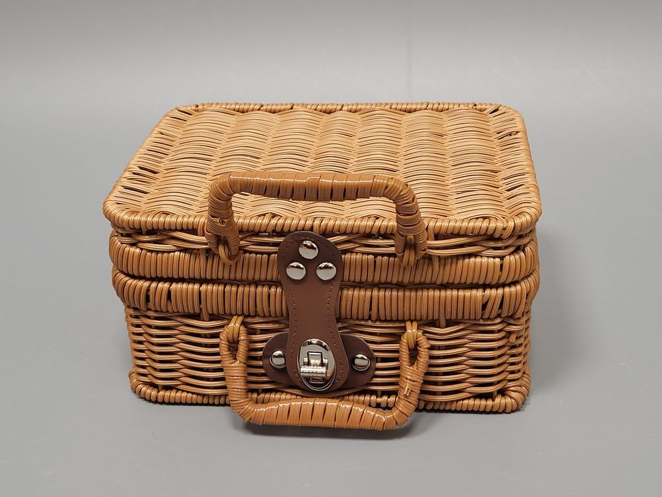 Rattanowa walizeczka do przechowywania, kosz prezentowy.