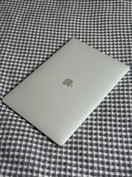 MacBook Pro 16” 2019 , i7 ,16 GB , SSD 500 GB