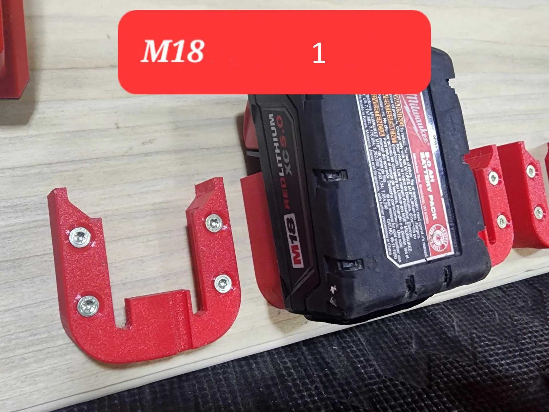 Настінний тримач для акумуляторів Milwaukee M12