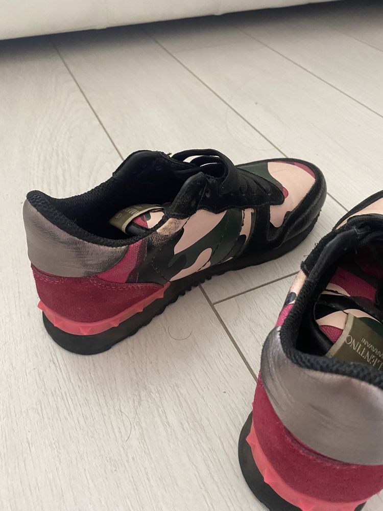 Кросівки жіночі Valentino