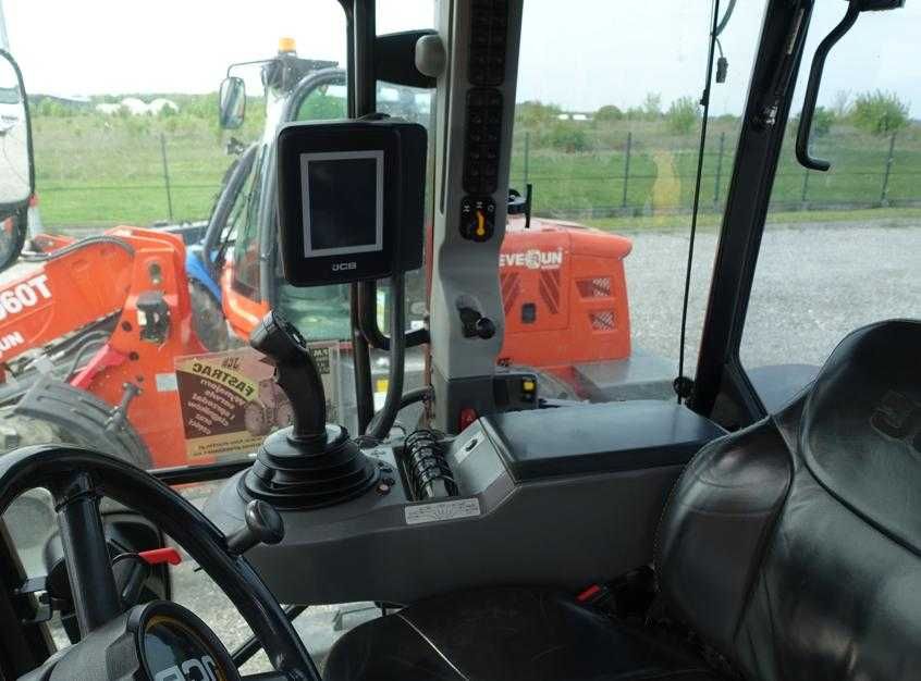 Ciągnik rolniczy JCB Fastrac 4220 - 2015 - 8332 mth