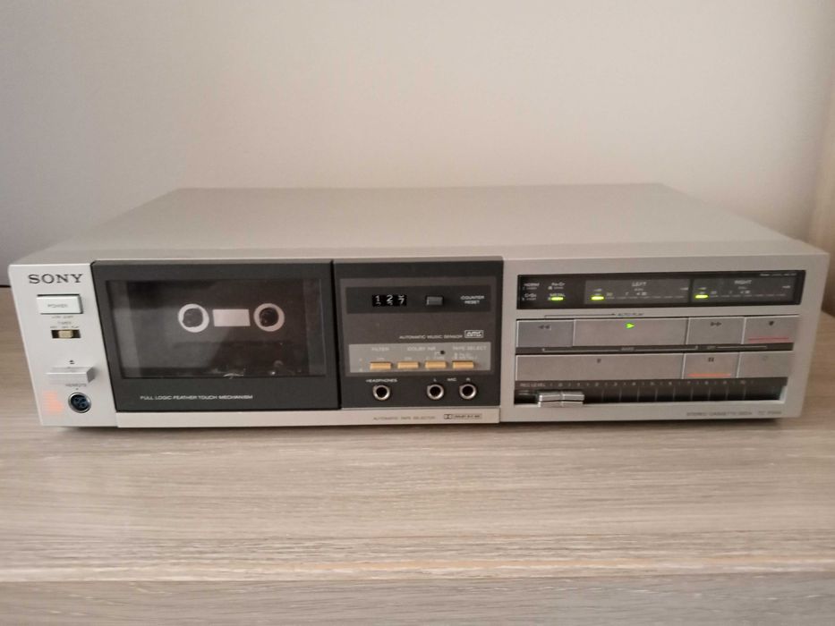 Magnetofon kasetowy deck Sony TC-FX44 lata 80-te.