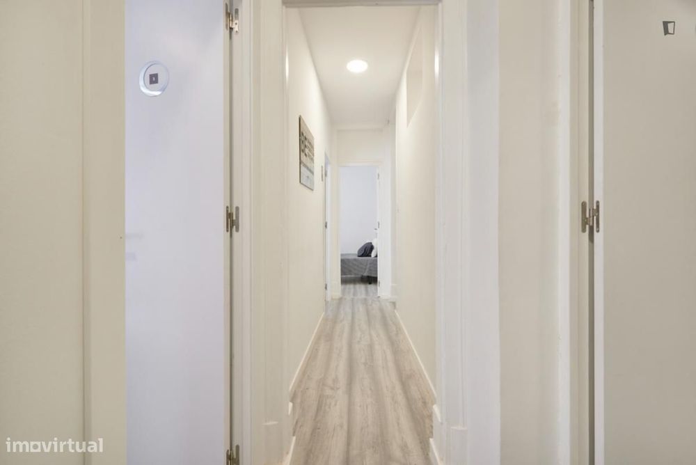 Quarto - localizado em Arroios Lisbon